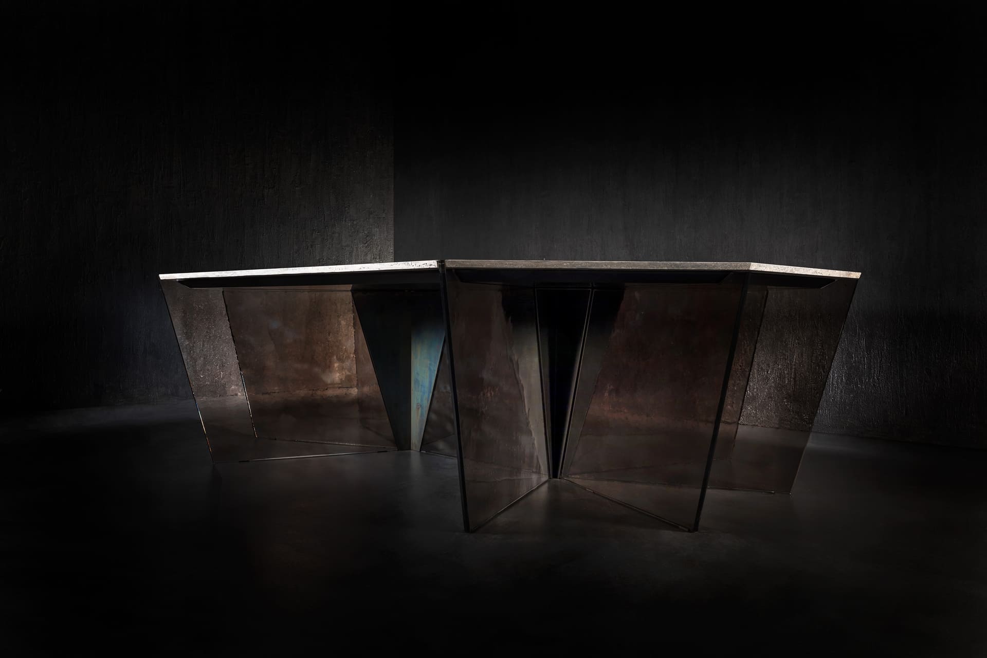 Henge Gotham Table