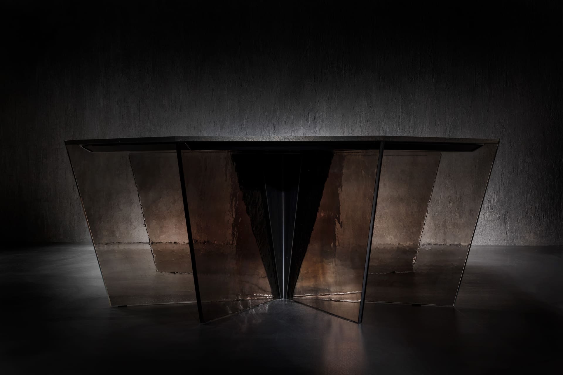 Henge Gotham Table