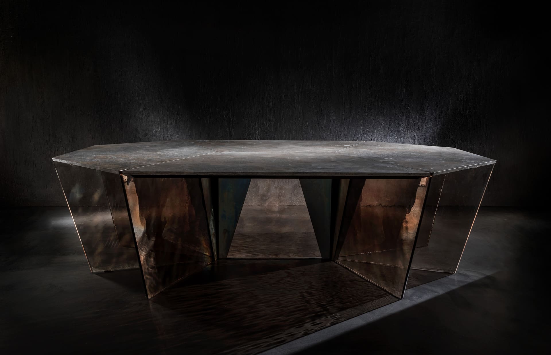 Henge Gotham Table