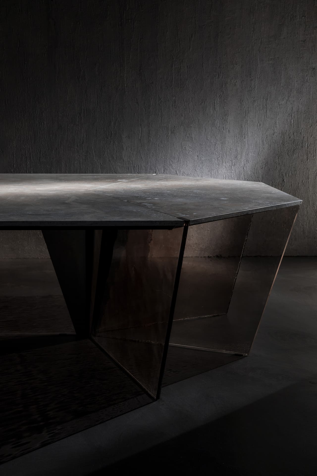 Henge Gotham Table