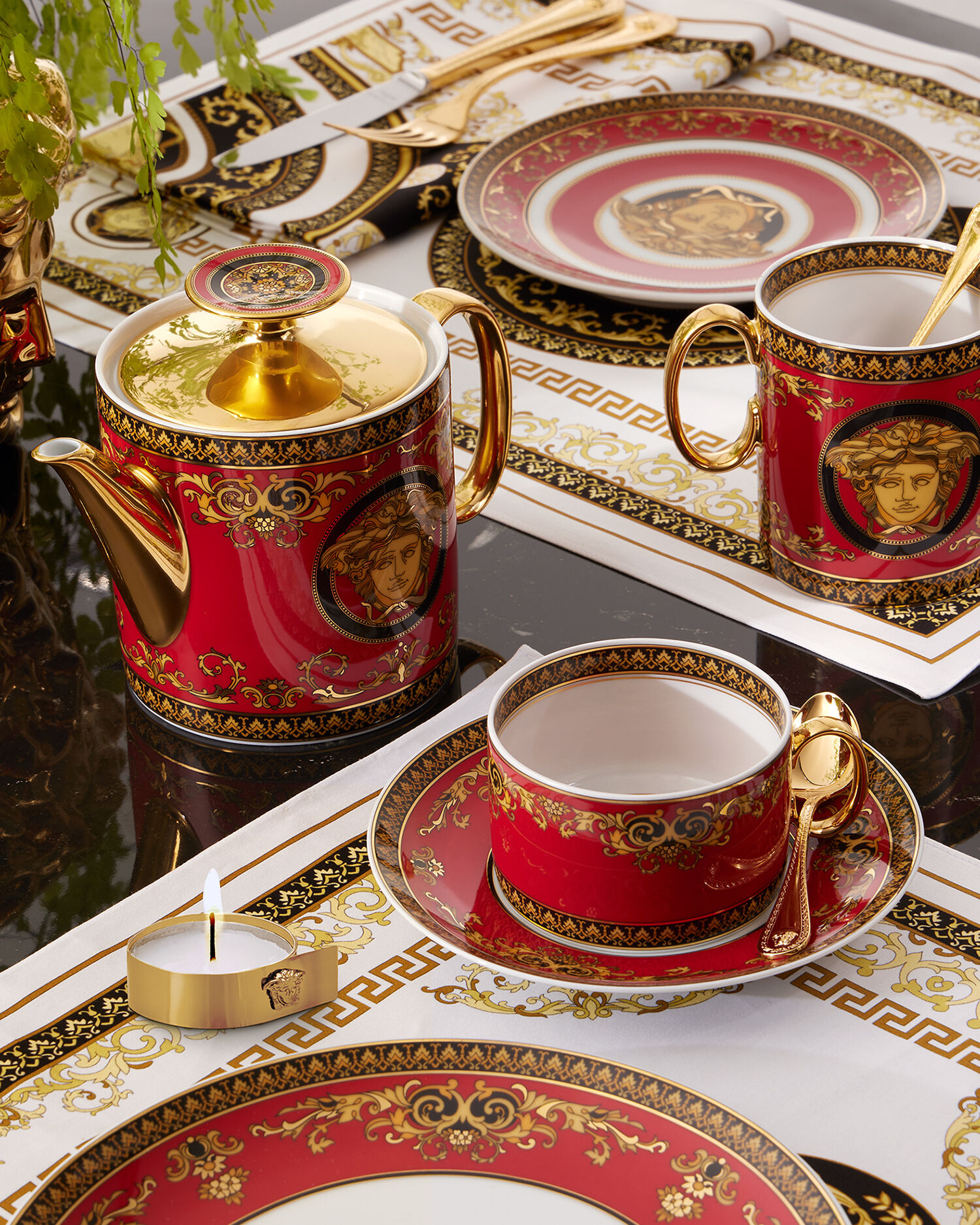 Medusa Red Tea Set