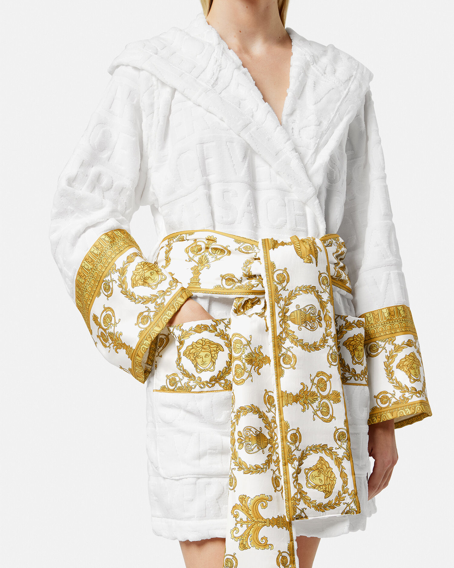 I ♡ Baroque Short Bathrobe