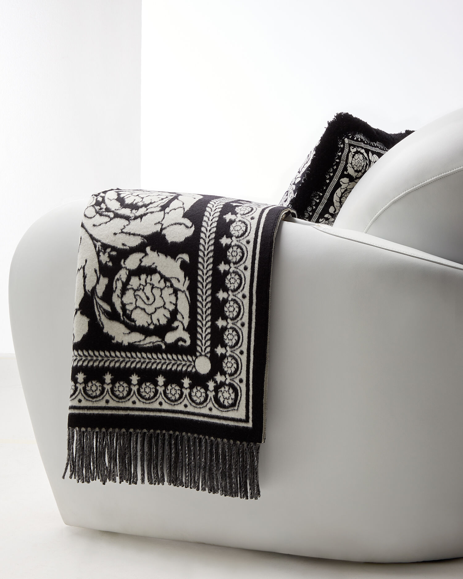 Barocco Foulard Fringed Blanket