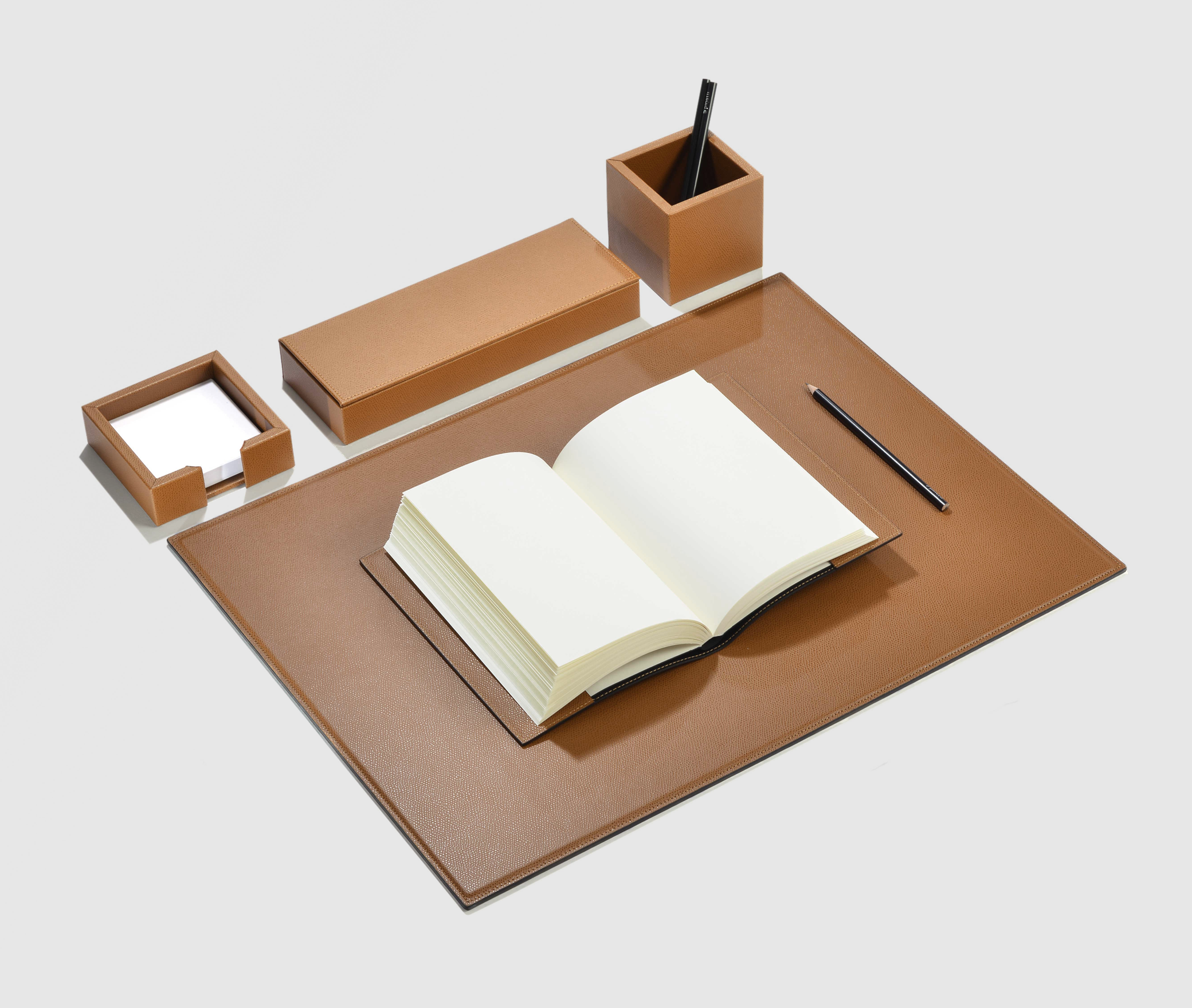 Pinetti desk accessories