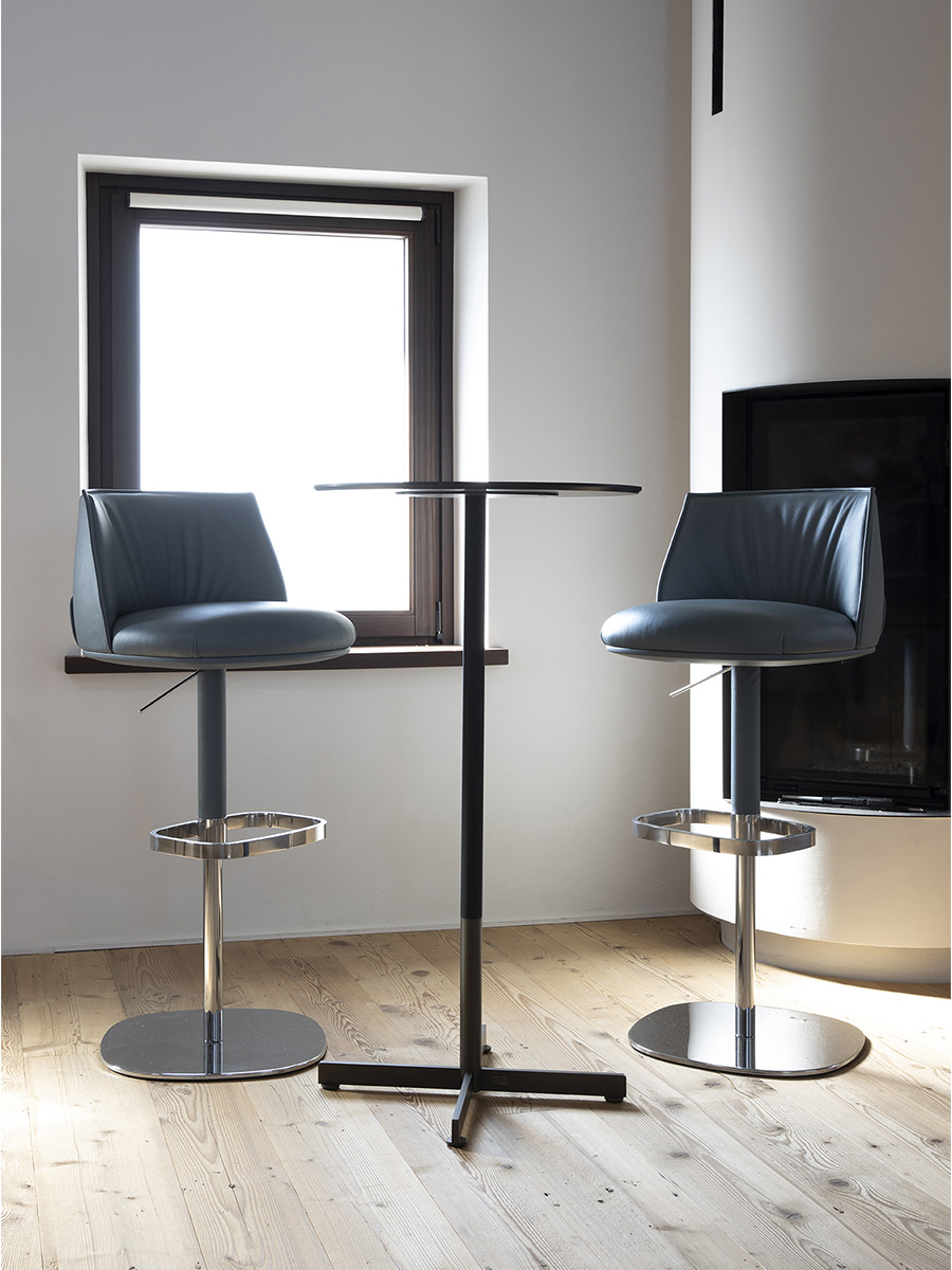 Archibald | Stool with steel base