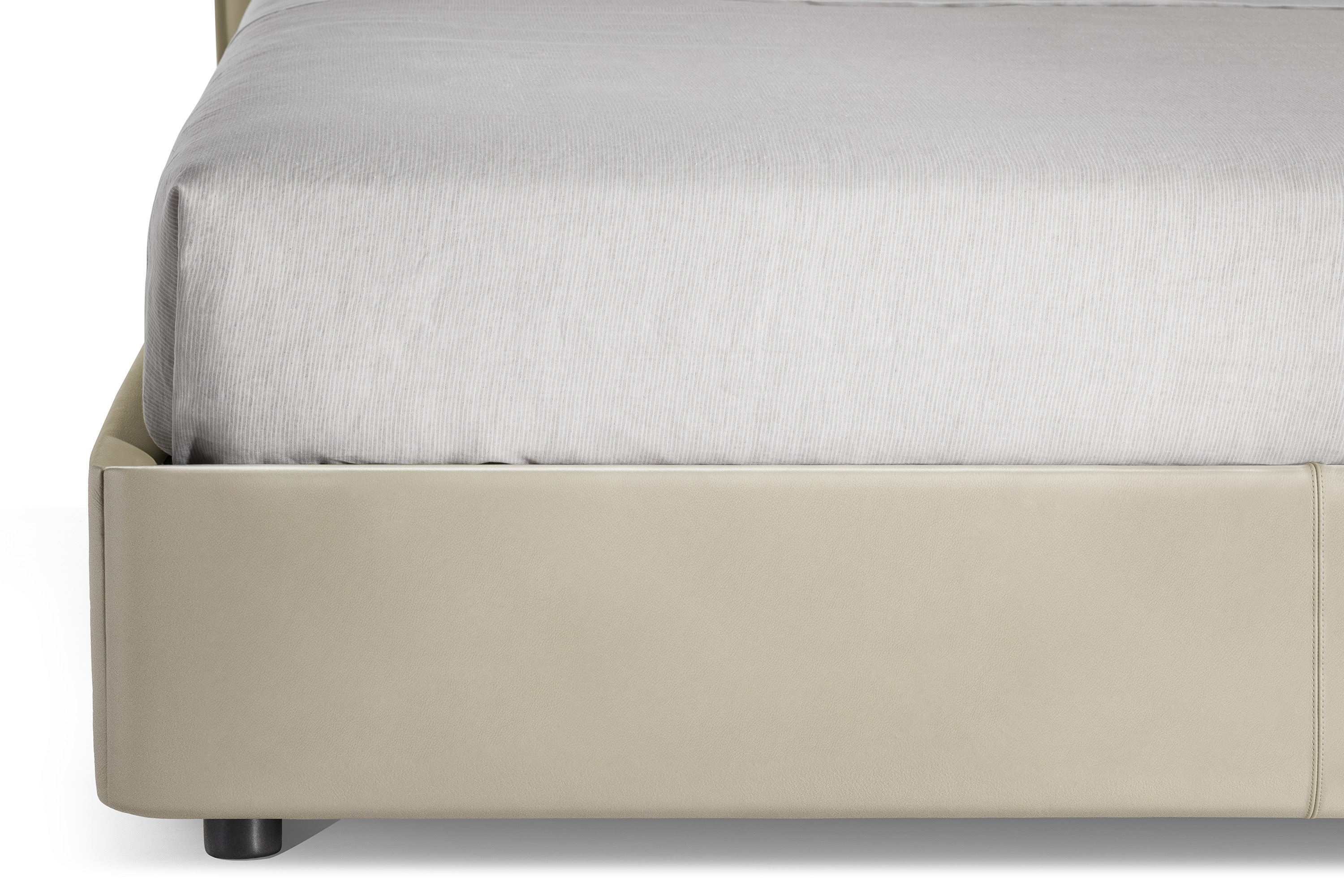 Aurora Tre | Bed with storage