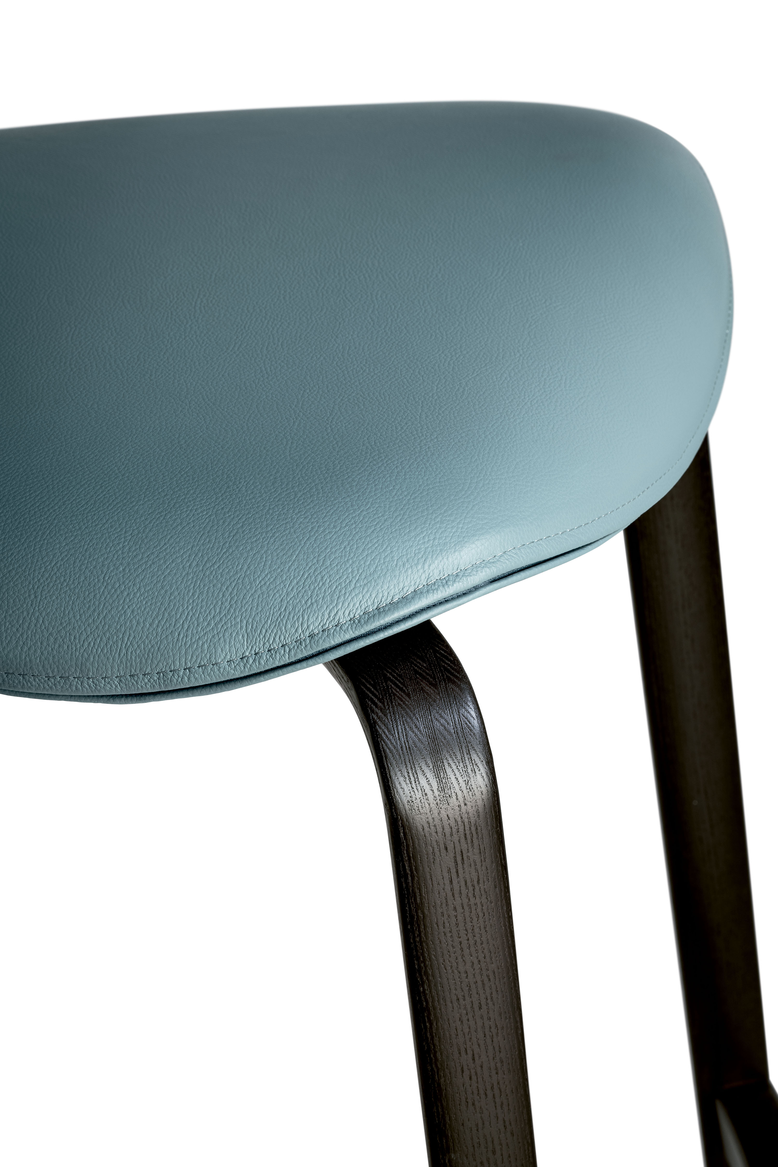 Montera Mas | Stool with wooden base