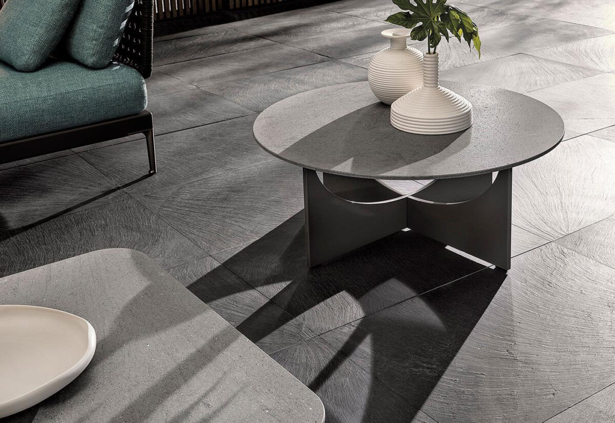 Minotti Lido оutdoor coffee table