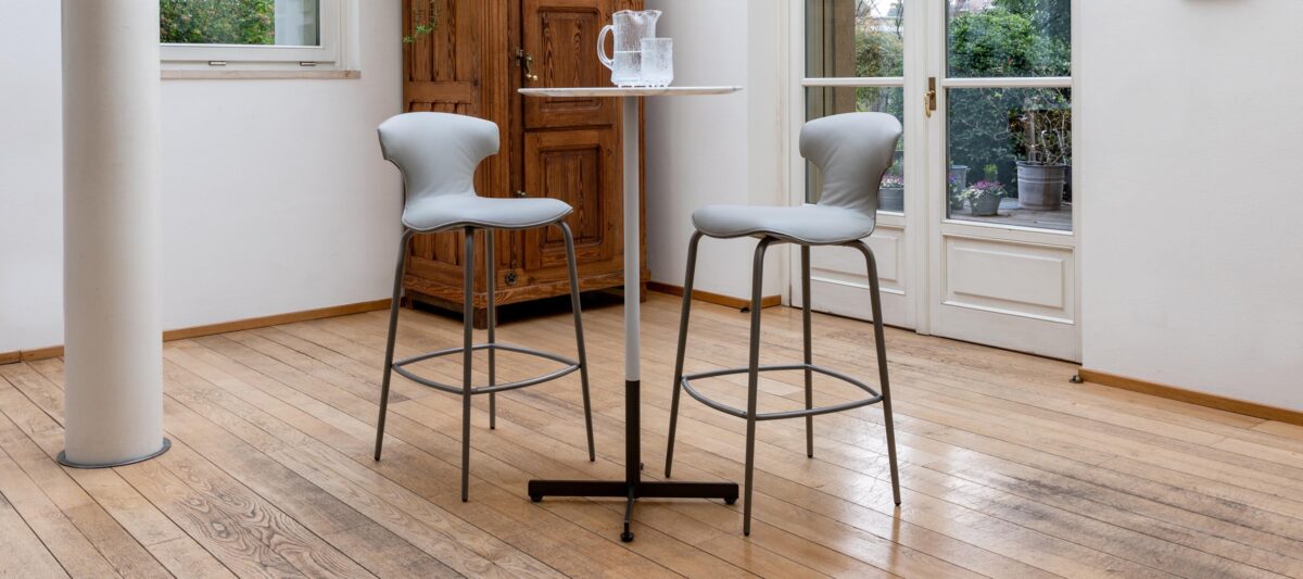 Montera Mas | Stool with metal base - Chairs